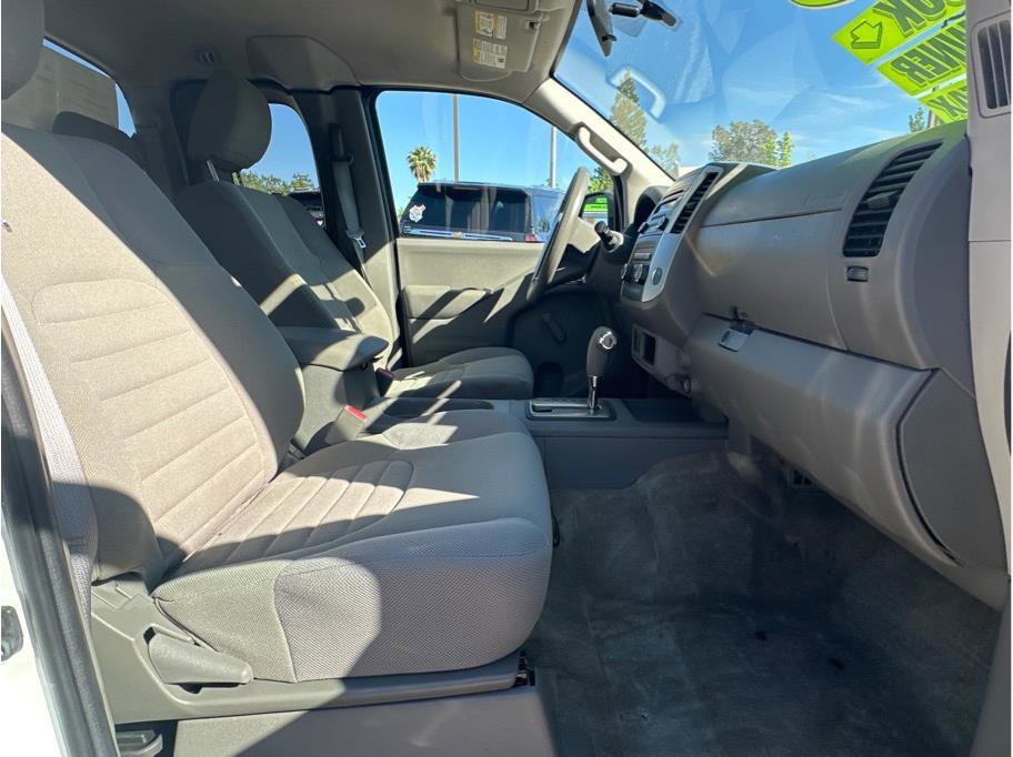 Used 2016 Nissan Frontier S image 11