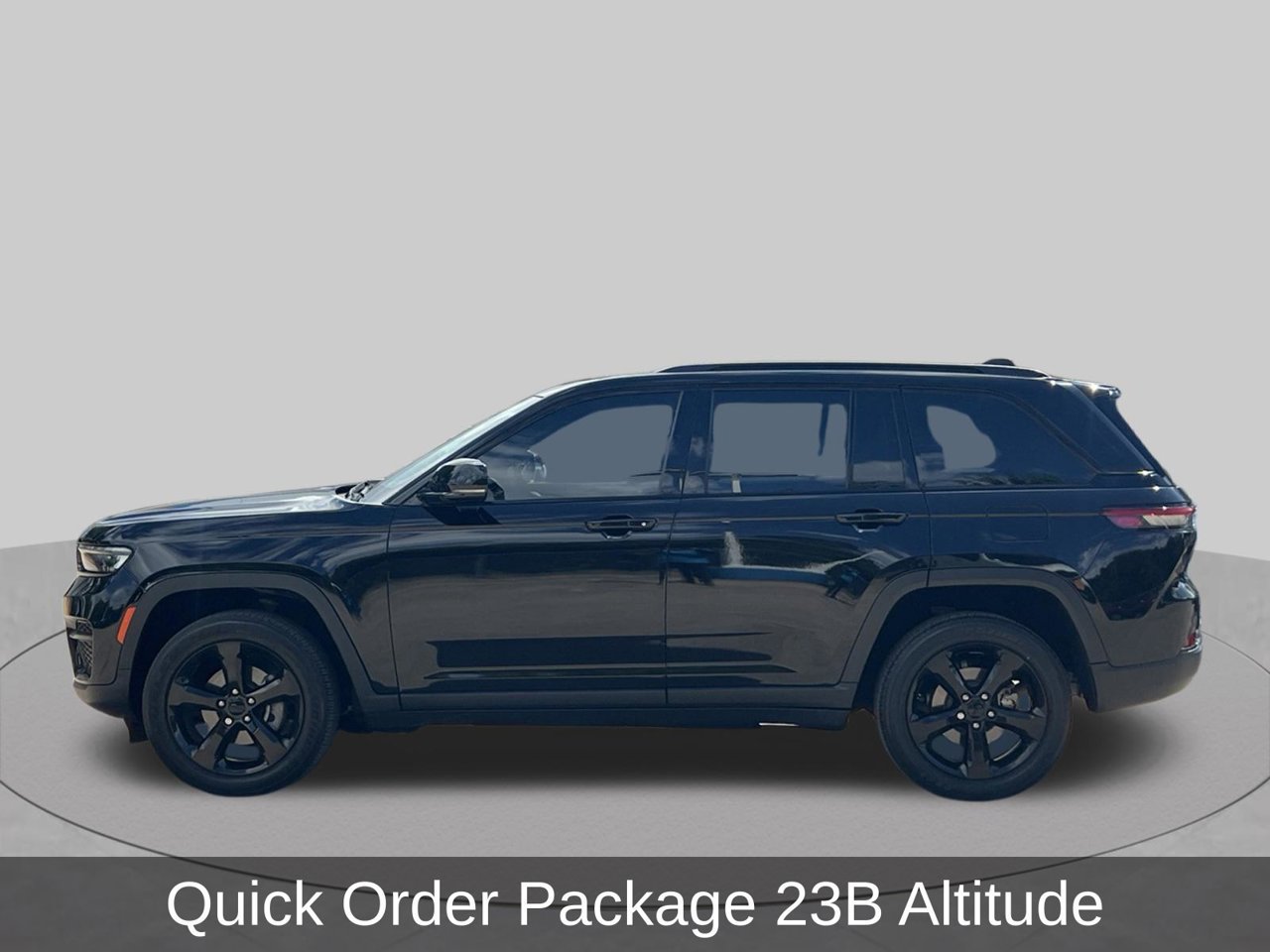 Used 2023 Jeep Grand Cherokee Altitude AWD/4WD image 2