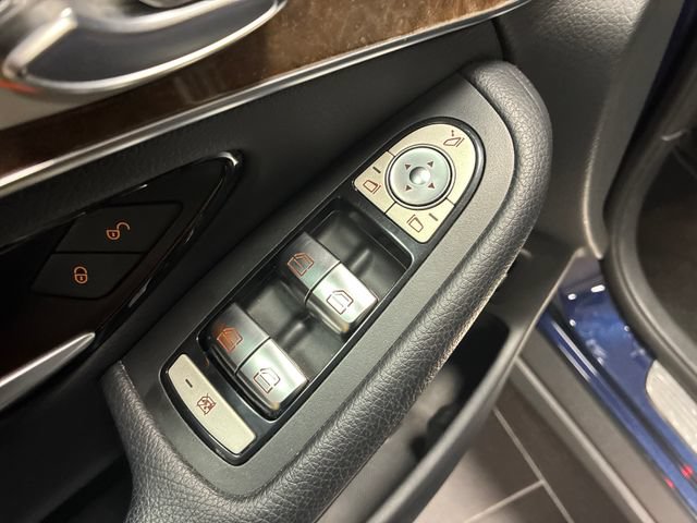 Used 2017 Mercedes-Benz GLC 300 4MATIC image 11
