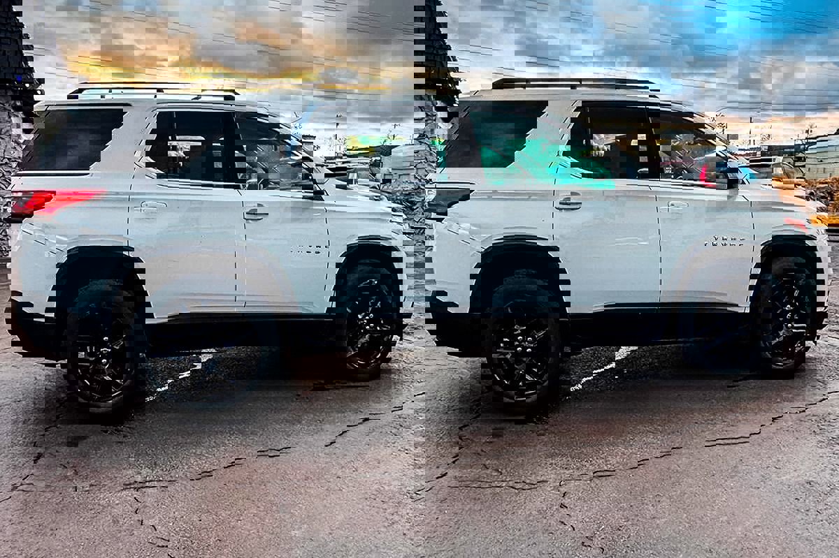 Used 2021 Chevrolet Traverse LS image 8