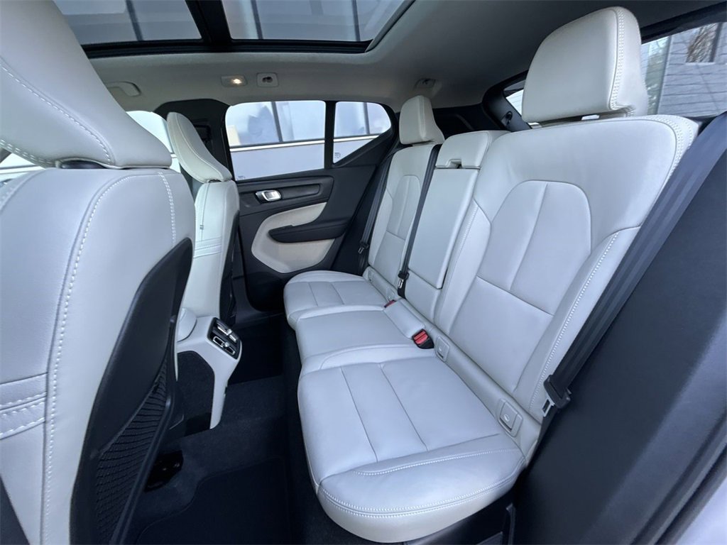 Certified 2025 Volvo XC40 B5 Ultra w/ Protection Package Premier image 13