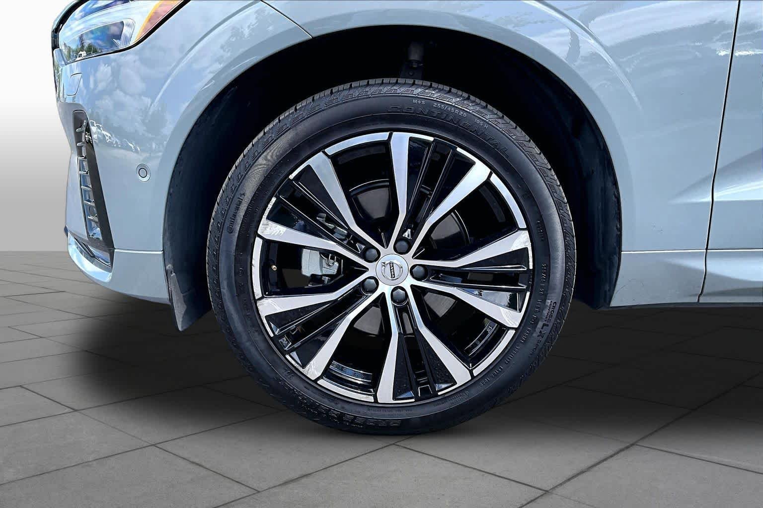 Used 2025 Volvo XC60 B5 Plus AWD/4WD image 11