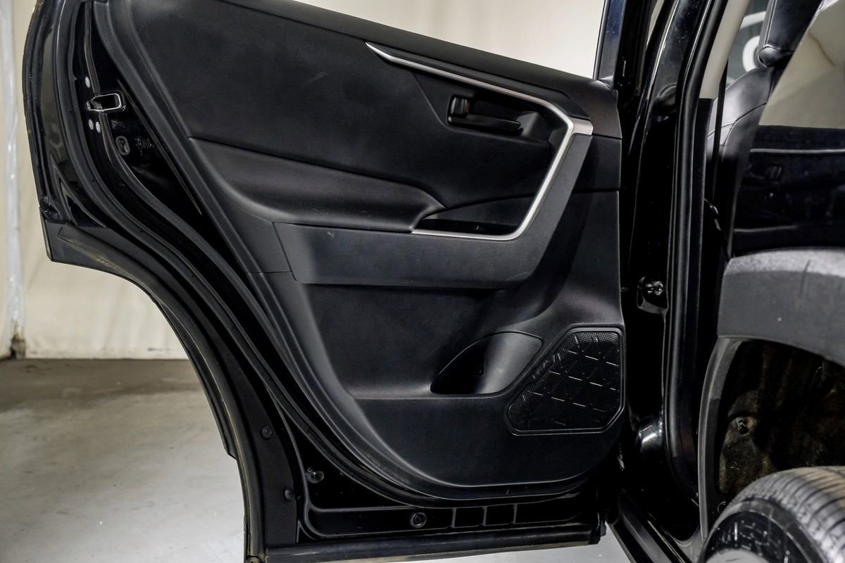 Used 2021 Toyota RAV4 LE FWD image 34