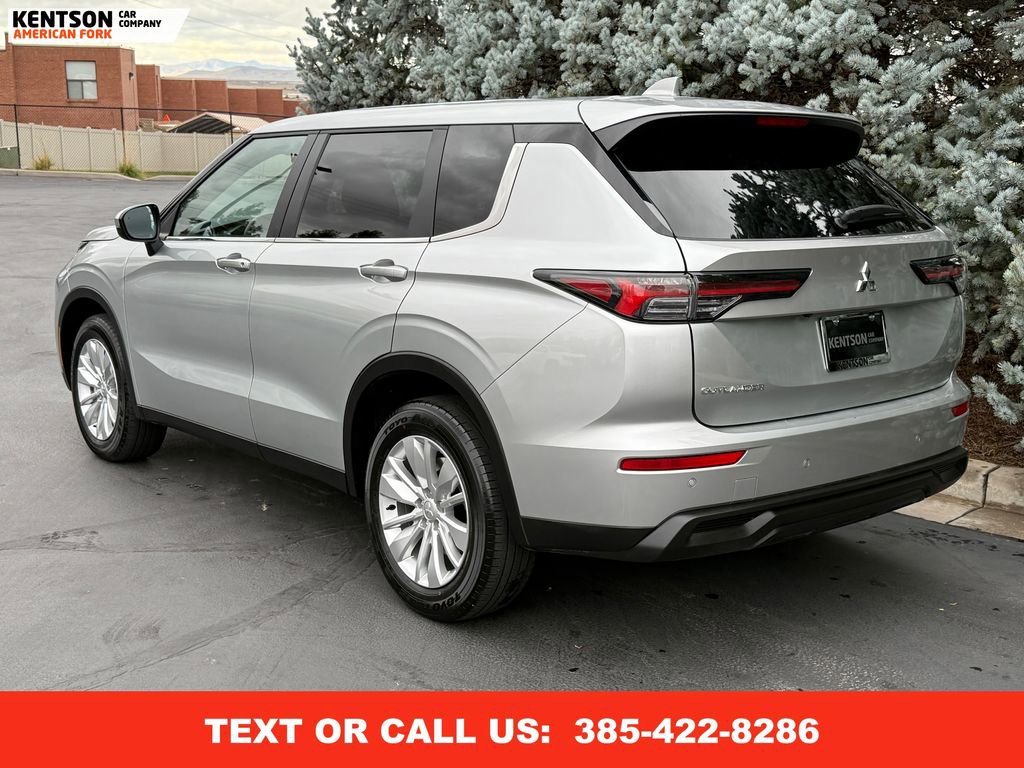 Used 2025 Mitsubishi Outlander ES image 6