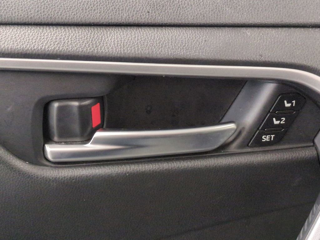 Used 2020 Toyota RAV4 XLE Premium image 11
