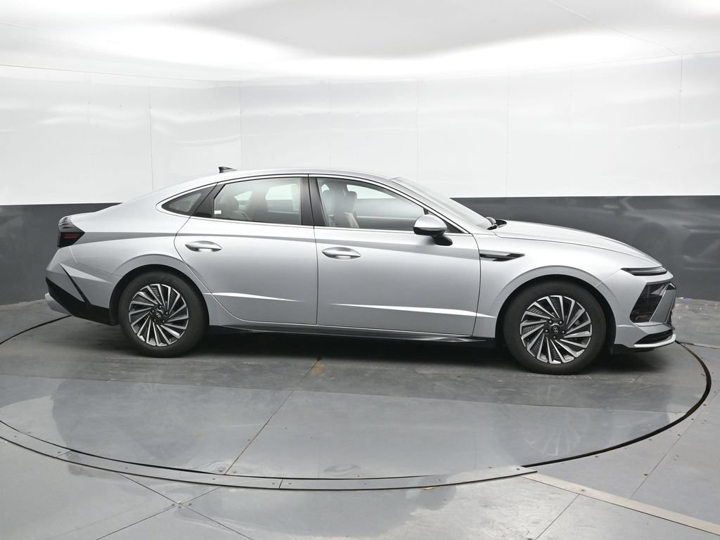 Certified 2025 Hyundai Sonata SEL FWD image 4