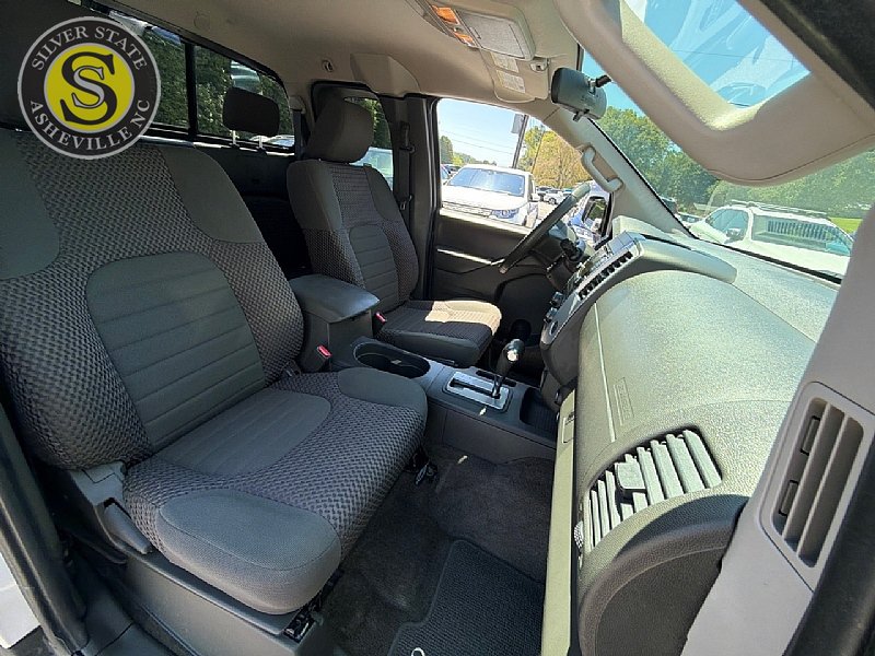Used 2015 Nissan Frontier SV AWD/4WD image 19