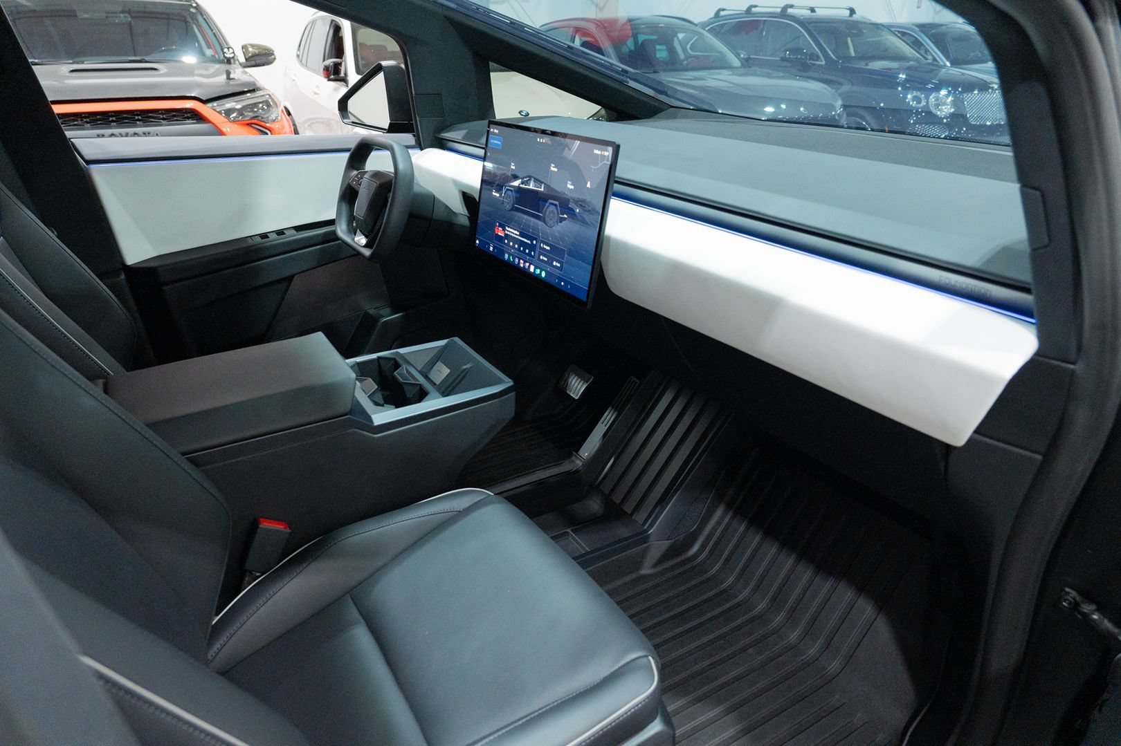 Used 2024 Tesla Cybertruck AWD Crew Cab image 33