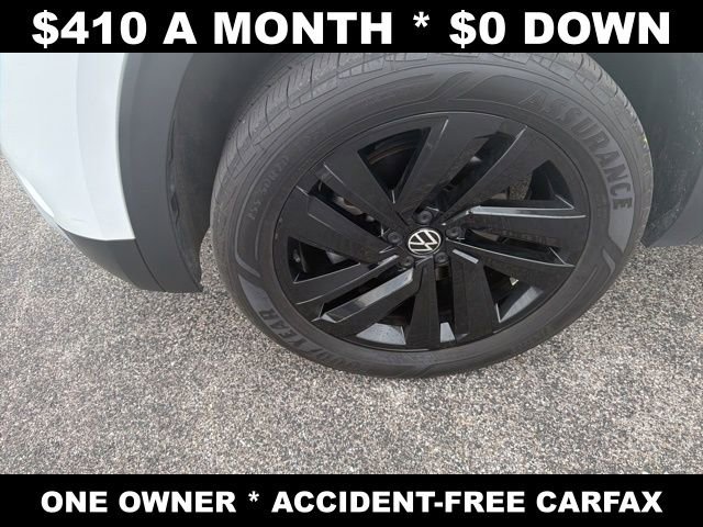 Used 2023 Volkswagen Atlas Cross Sport SE w/ Black Wheel Package image 9