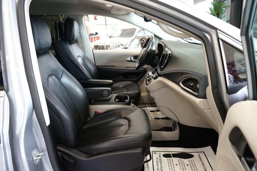 Used 2021 Chrysler Pacifica Touring-L w/ Uconnect Theater Family Group AWD/4WD image 46