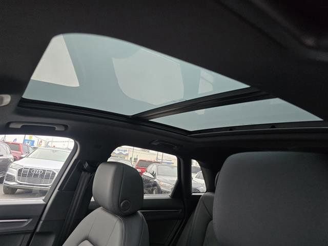 Used 2025 Audi Q3 2.0T Premium w/ Convenience Package image 5