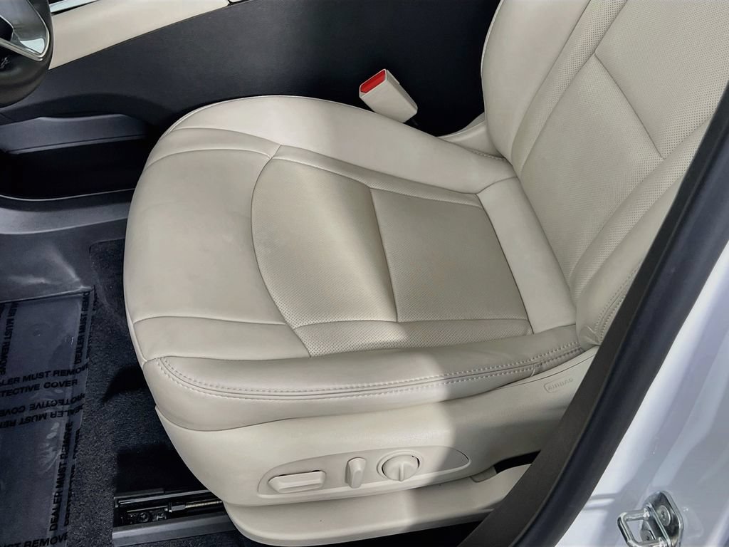 Used 2022 Buick Enclave Essence FWD image 17