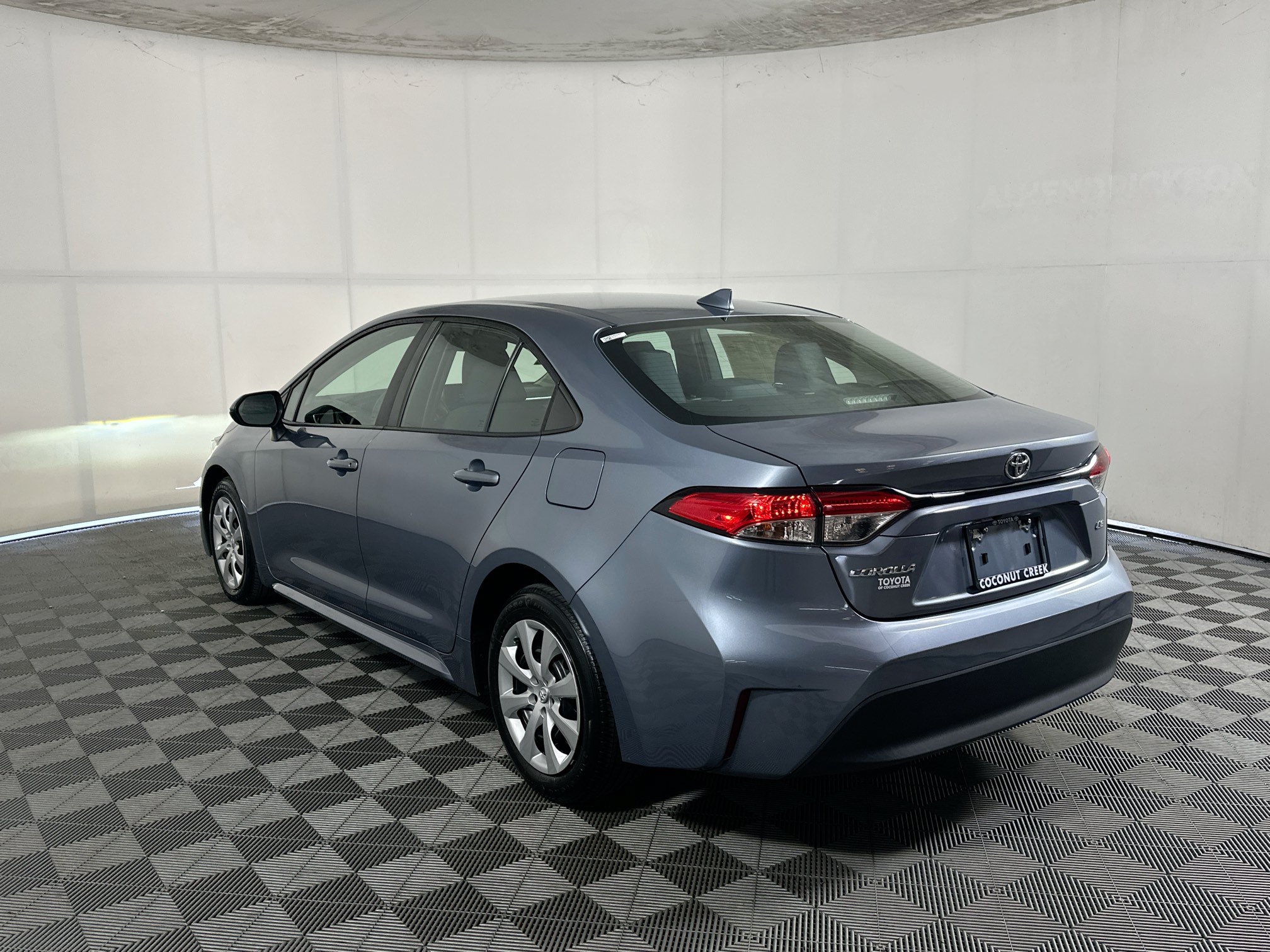 Used 2024 Toyota Corolla LE FWD image 5