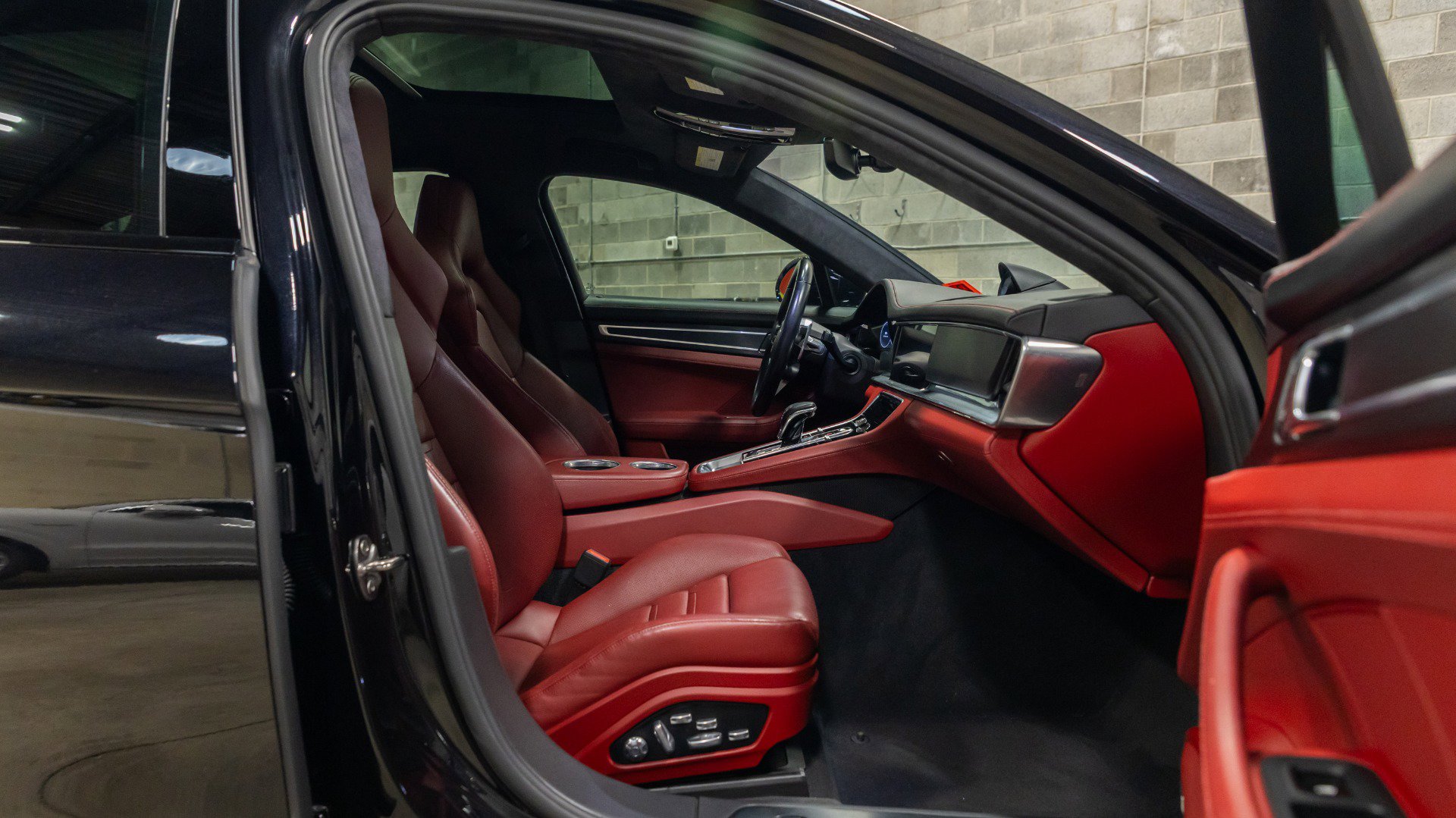 Used 2020 Porsche Panamera GTS image 51