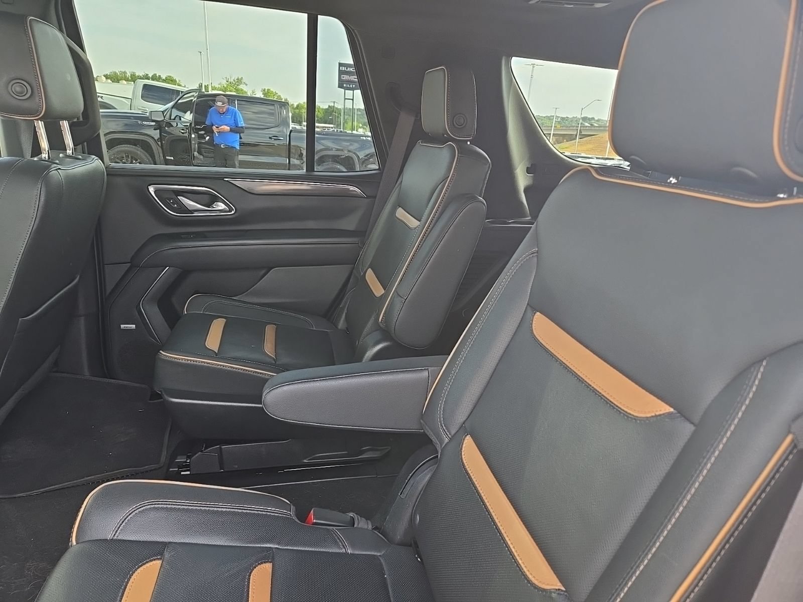 Used 2023 GMC Yukon AT4 w/ Technology Package AWD/4WD image 14