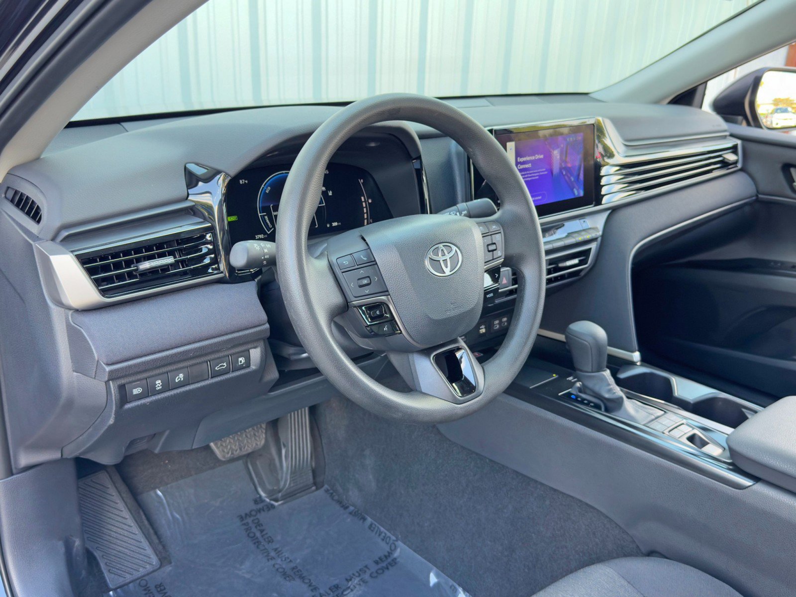 Used 2025 Toyota Camry LE w/ Convenience Package image 11