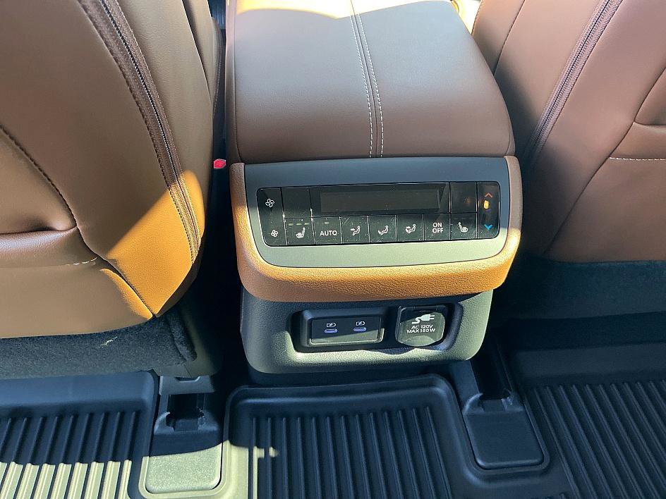 New 2026 Nissan Pathfinder Platinum image 23