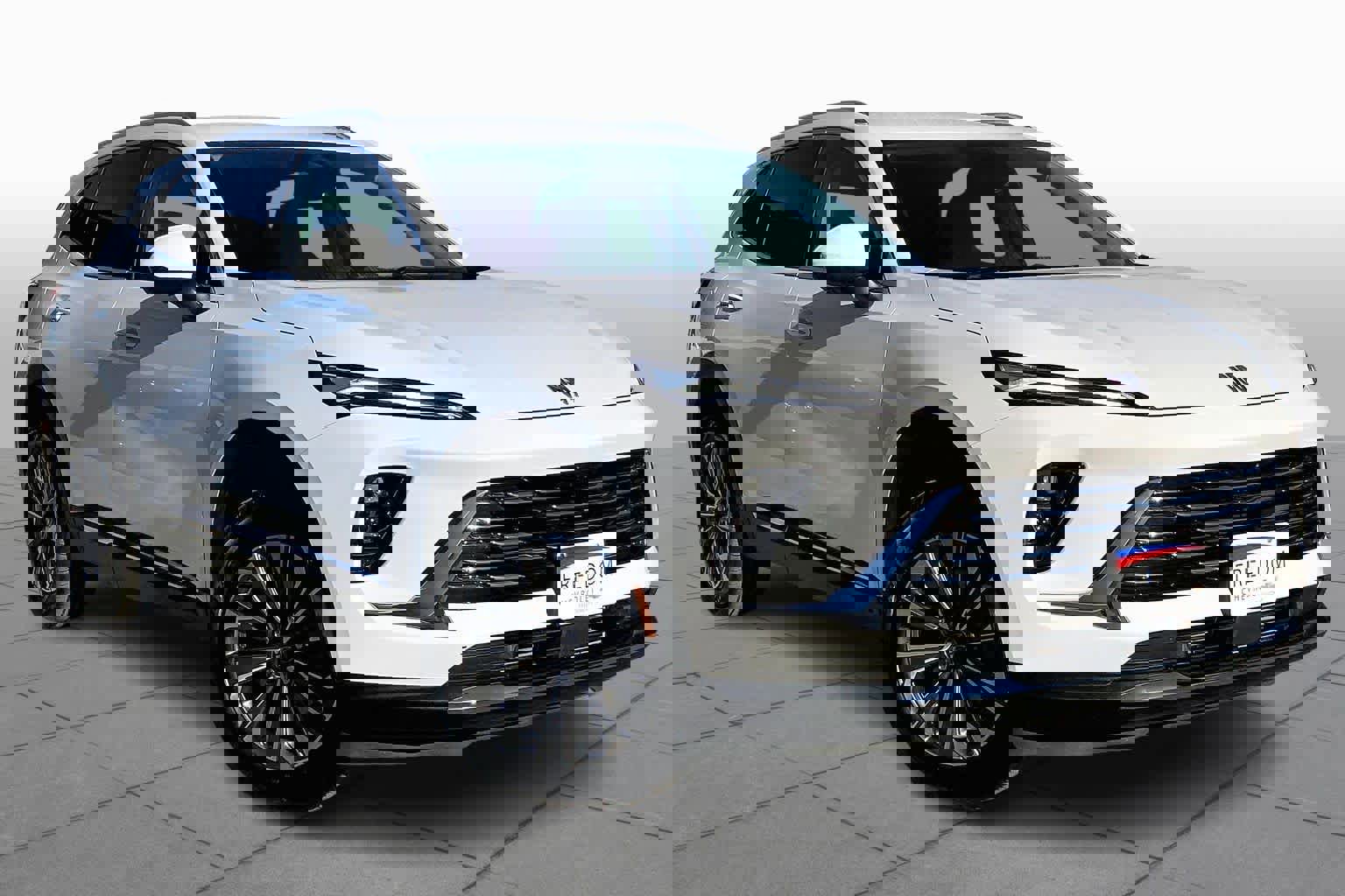 Certified 2025 Buick Envision Preferred image 2