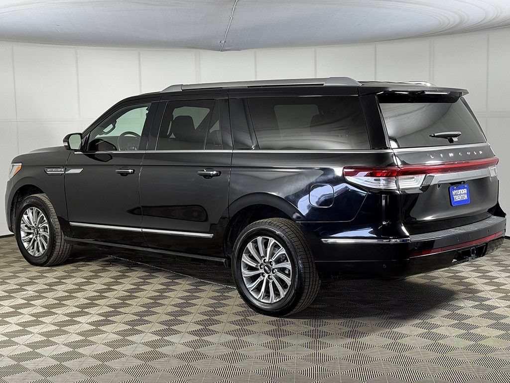 Used 2024 Lincoln Navigator L 4WD image 11