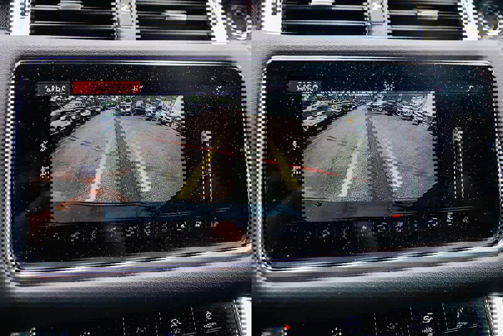 Used 2020 Land Rover Range Rover Sport SE image 24