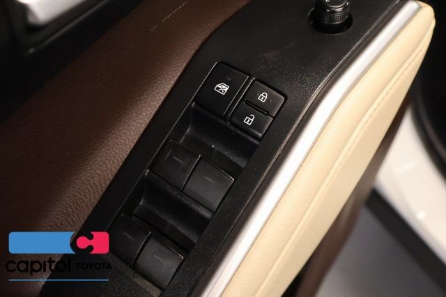 Certified 2021 Toyota Highlander XLE AWD/4WD image 11