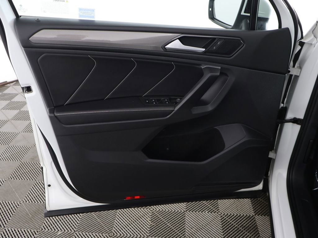 Used 2023 Volkswagen Tiguan SE image 23