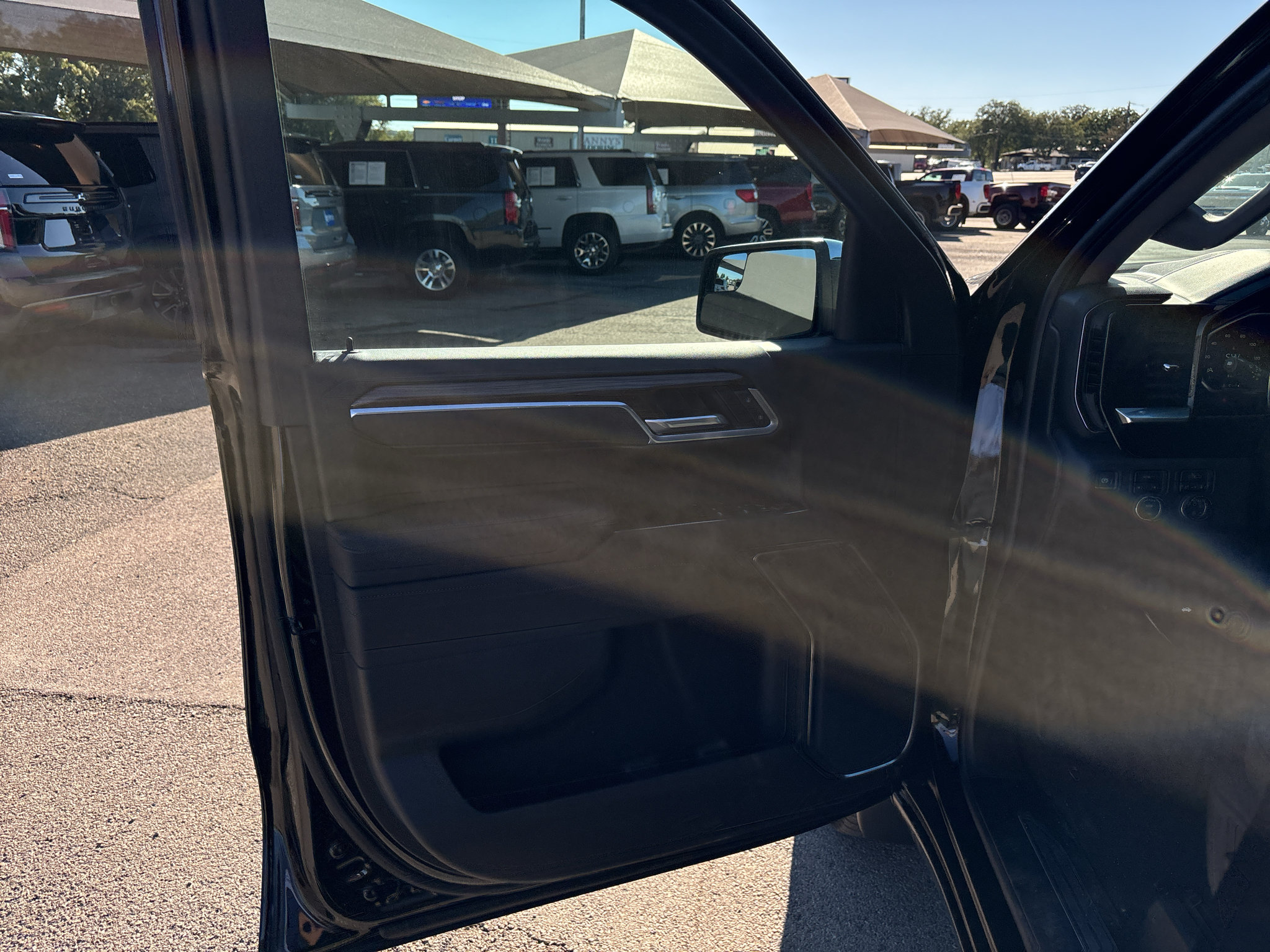 New 2026 Chevrolet Silverado 1500 LT w/ Leather Package AWD/4WD image 4
