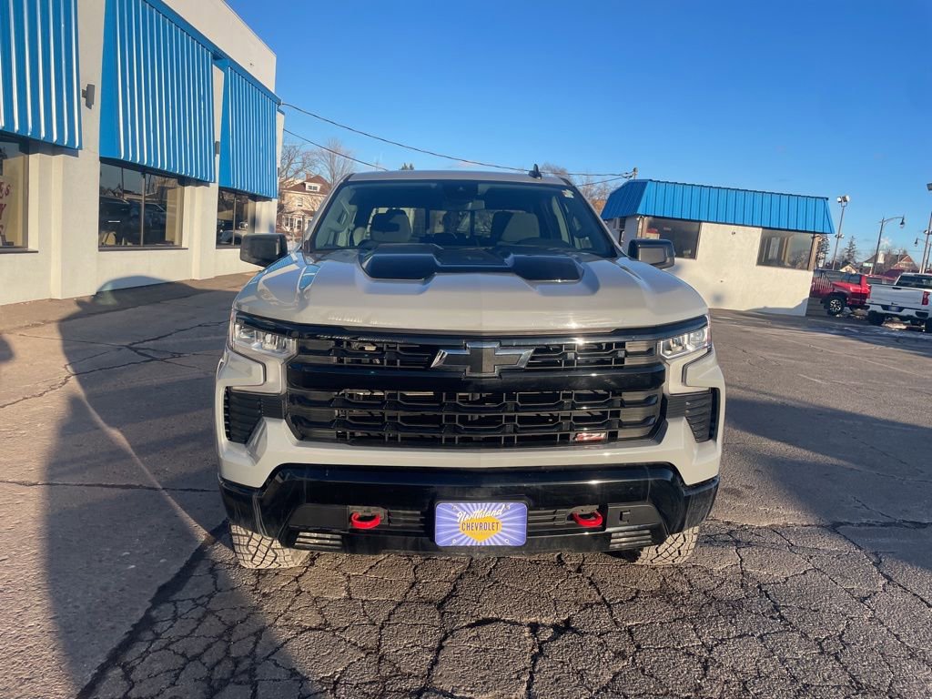 Used 2024 Chevrolet Silverado 1500 LT Trail Boss w/ Convenience Package II image 2