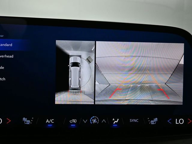 Used 2025 Chevrolet Suburban Z71 image 16