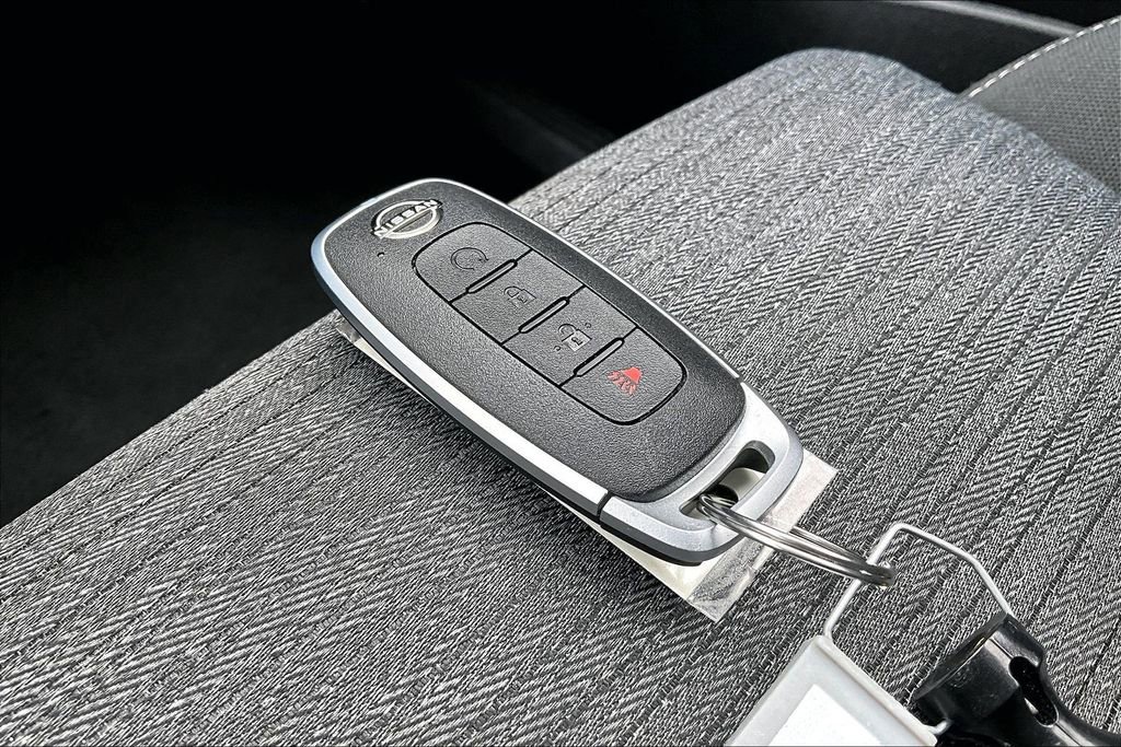 Used 2023 Nissan Rogue SV AWD/4WD image 11