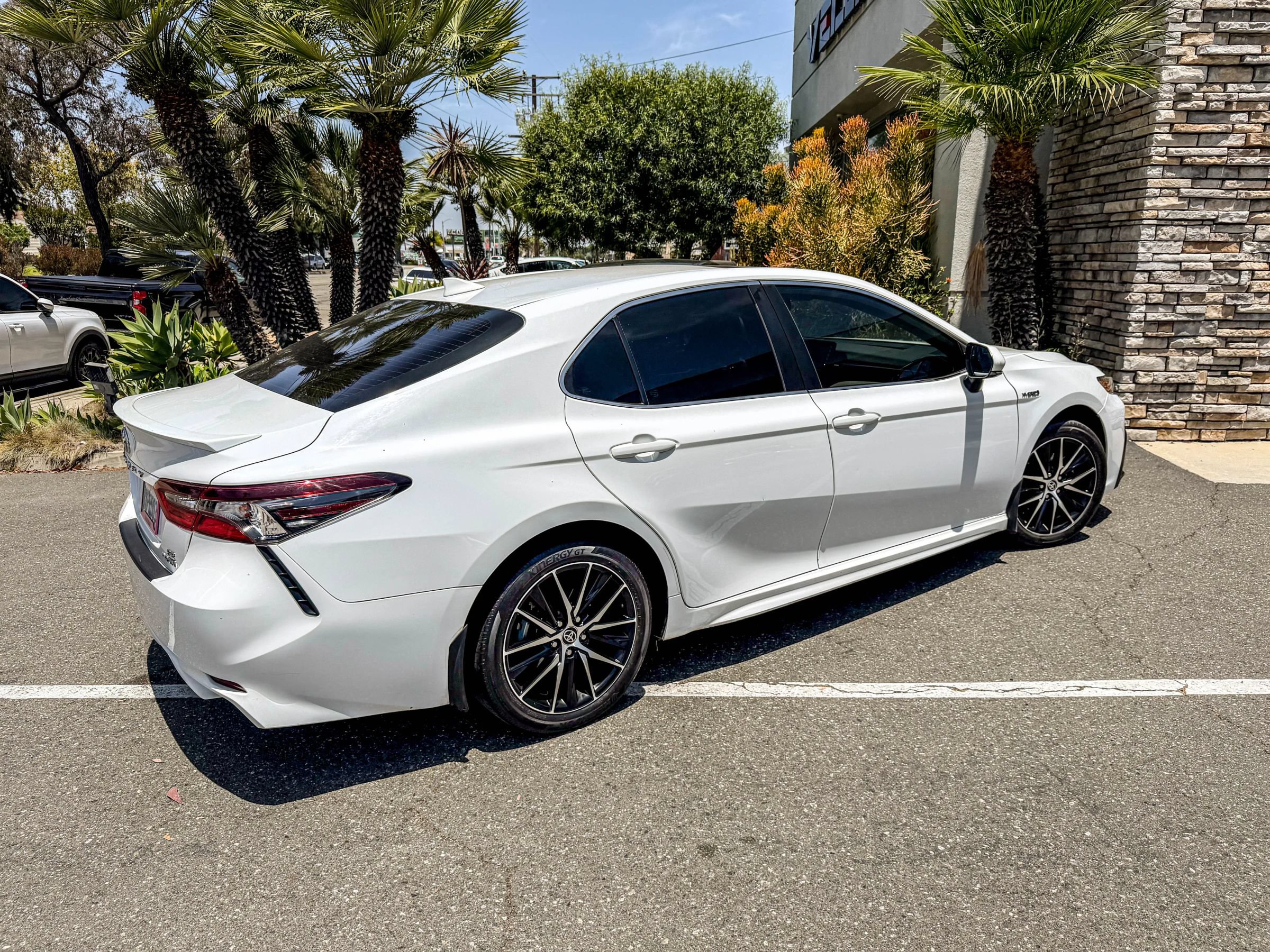 Used 2021 Toyota Camry SE w/ Audio Upgrade Package FWD image 7
