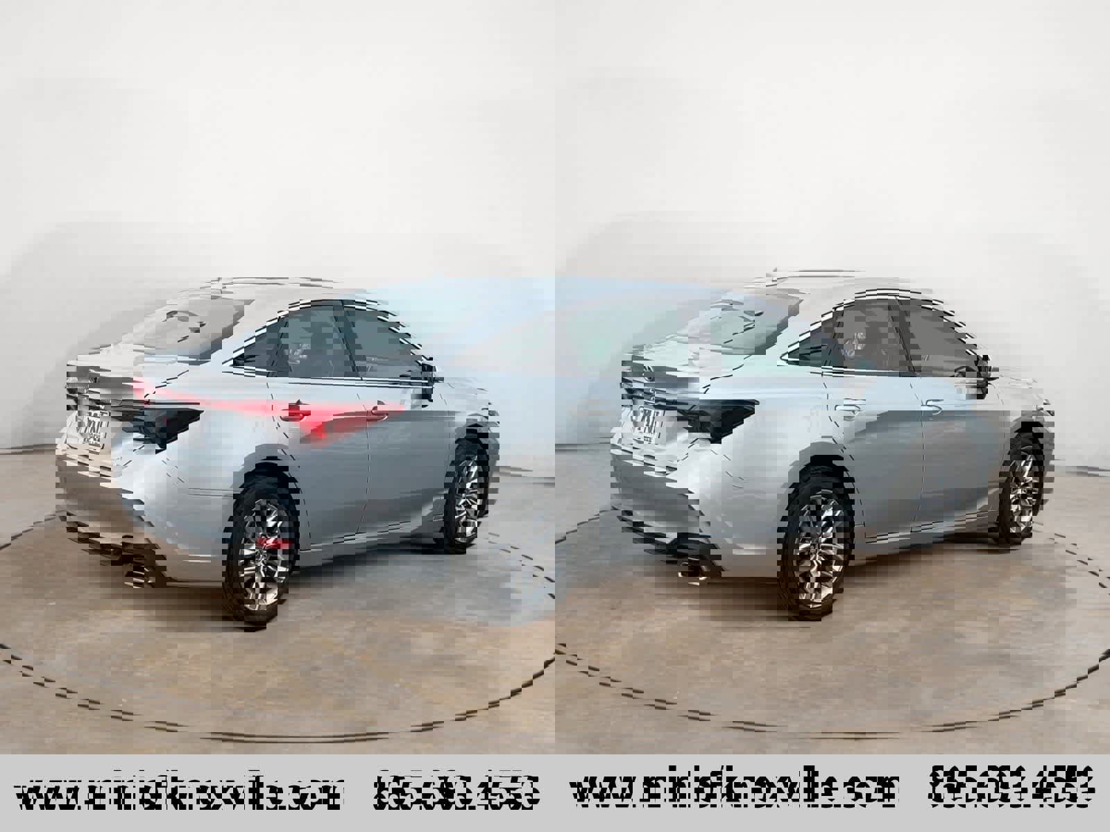 Used 2022 Toyota Avalon XLE w/ Moonroof Package image 3