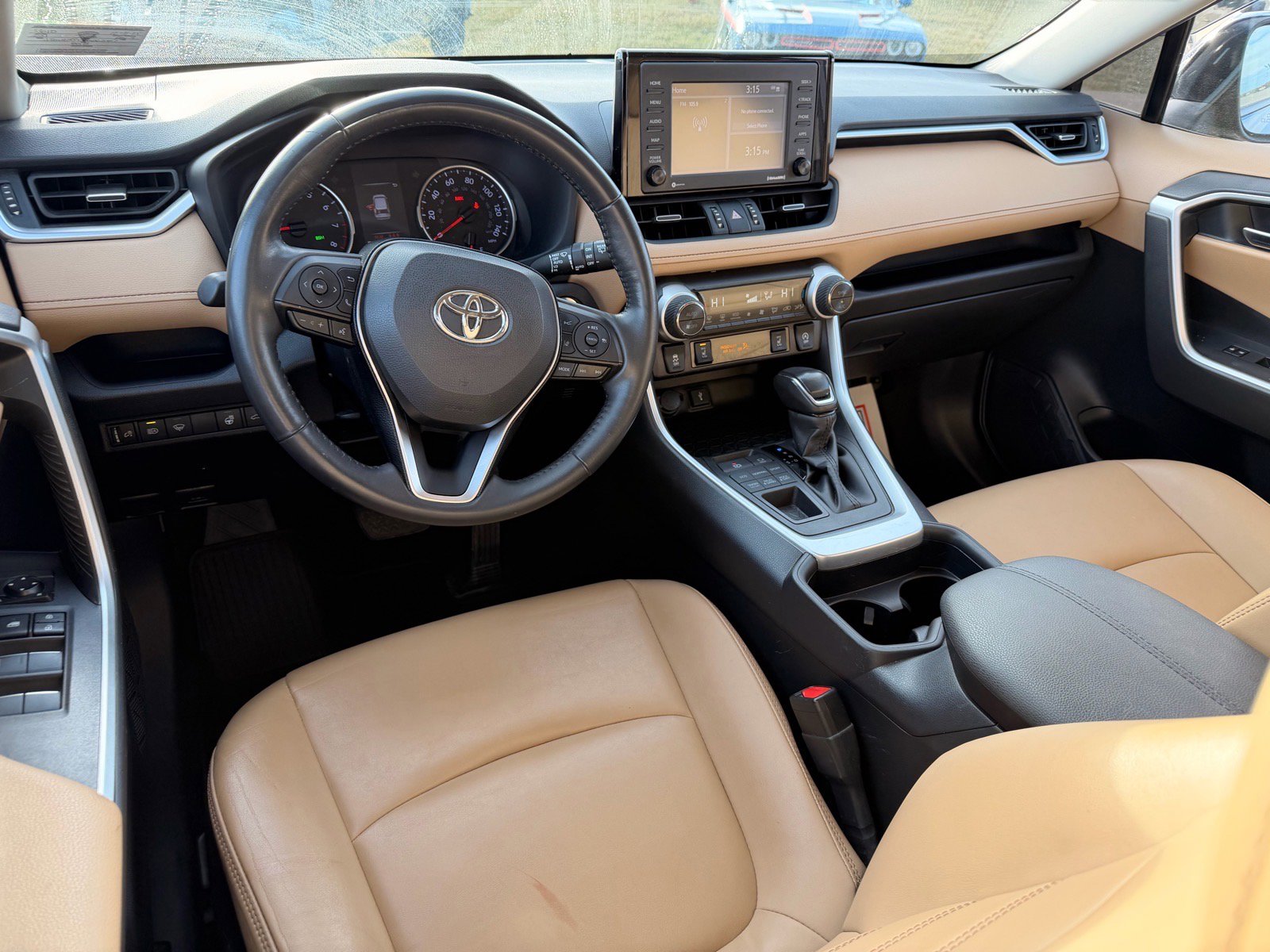 Used 2021 Toyota RAV4 XLE Premium image 11