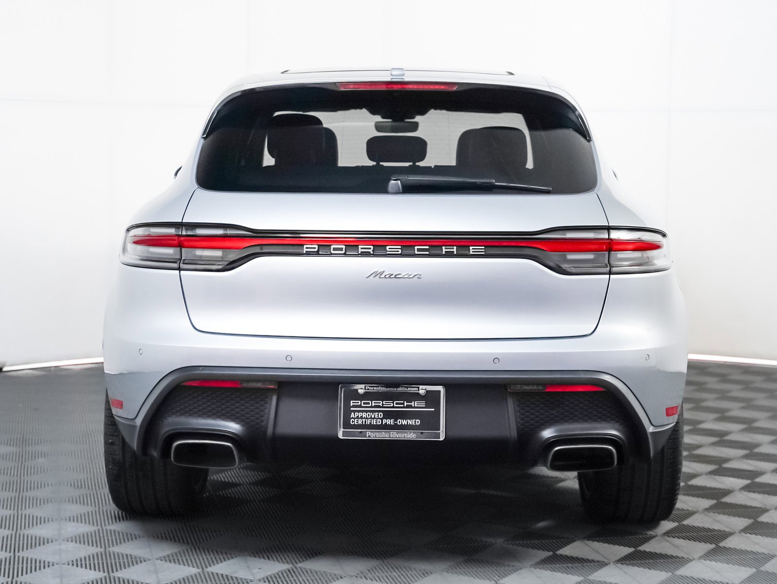 Certified 2025 Porsche Macan image 11