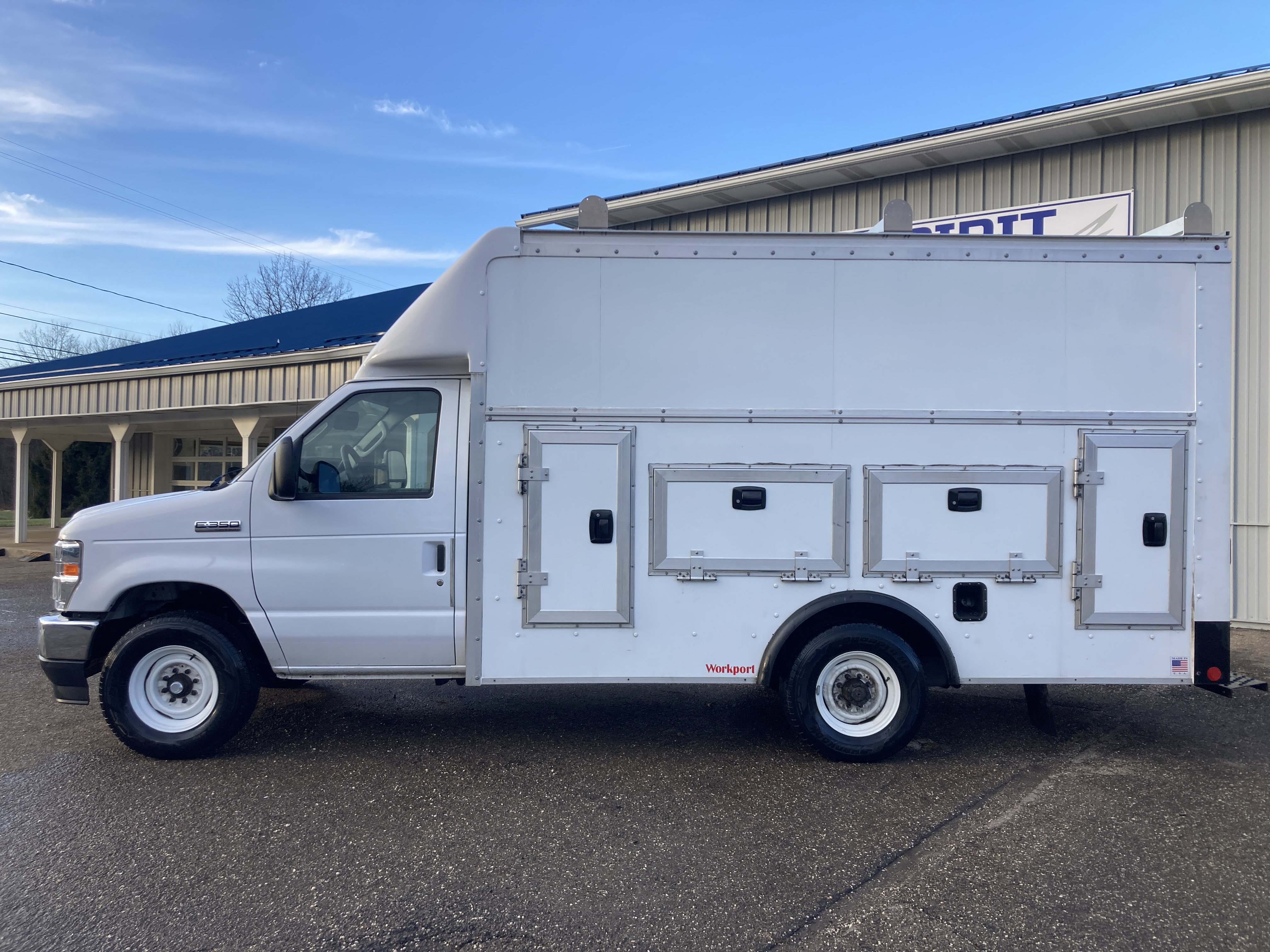 Used 2024 Ford E-350 and Econoline 350 Super Duty w/ Power Windows & Locks Group image 2