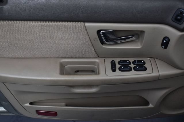 Used 2002 Ford Taurus SES FWD image 10
