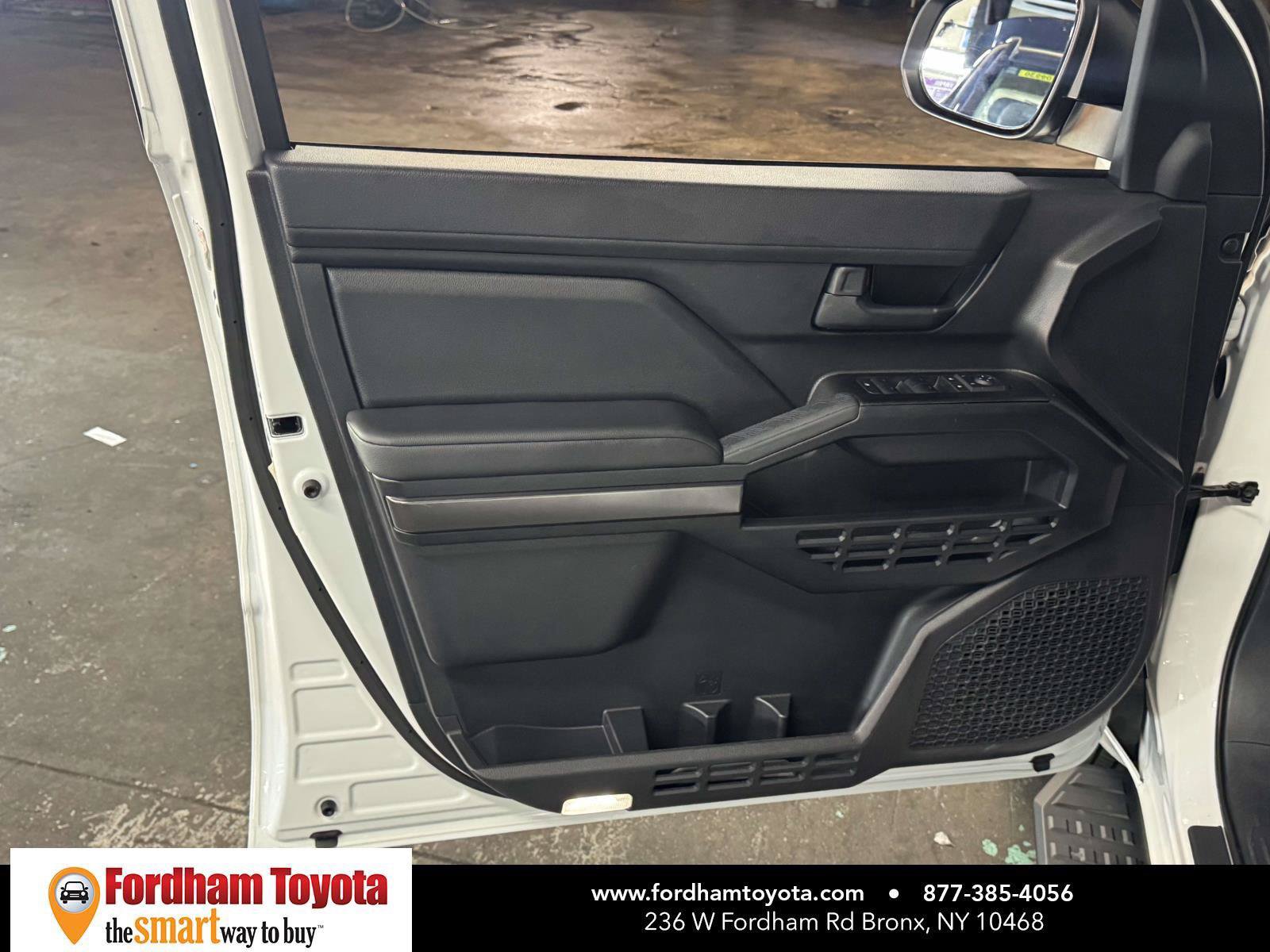 Used 2025 Toyota 4Runner SR5 AWD/4WD image 15