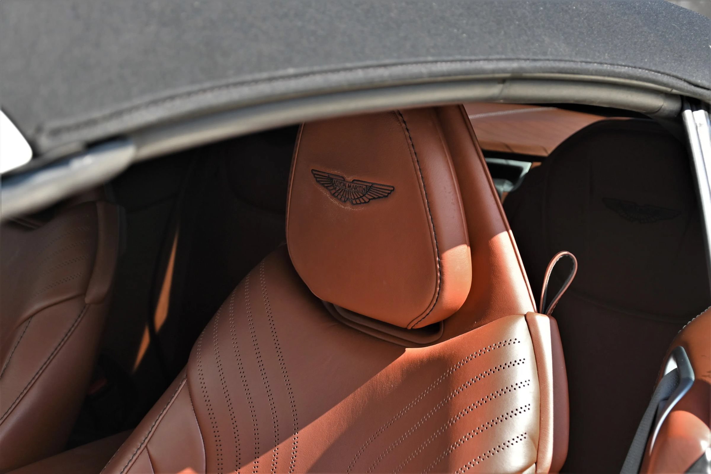 Used 2020 Aston Martin DB11 Volante RWD image 12