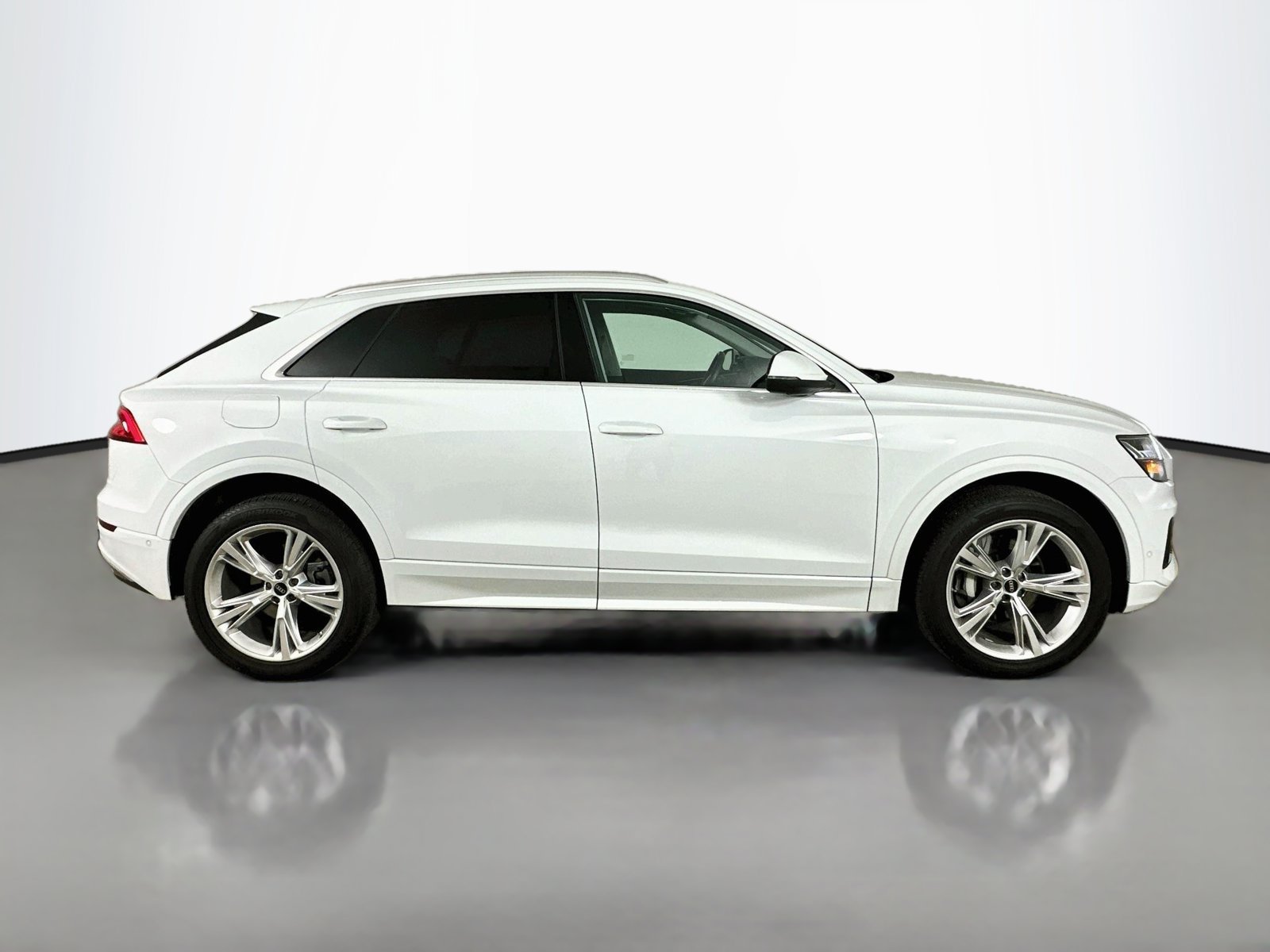 Used 2023 Audi Q8 Premium w/ Convenience Package AWD/4WD image 4