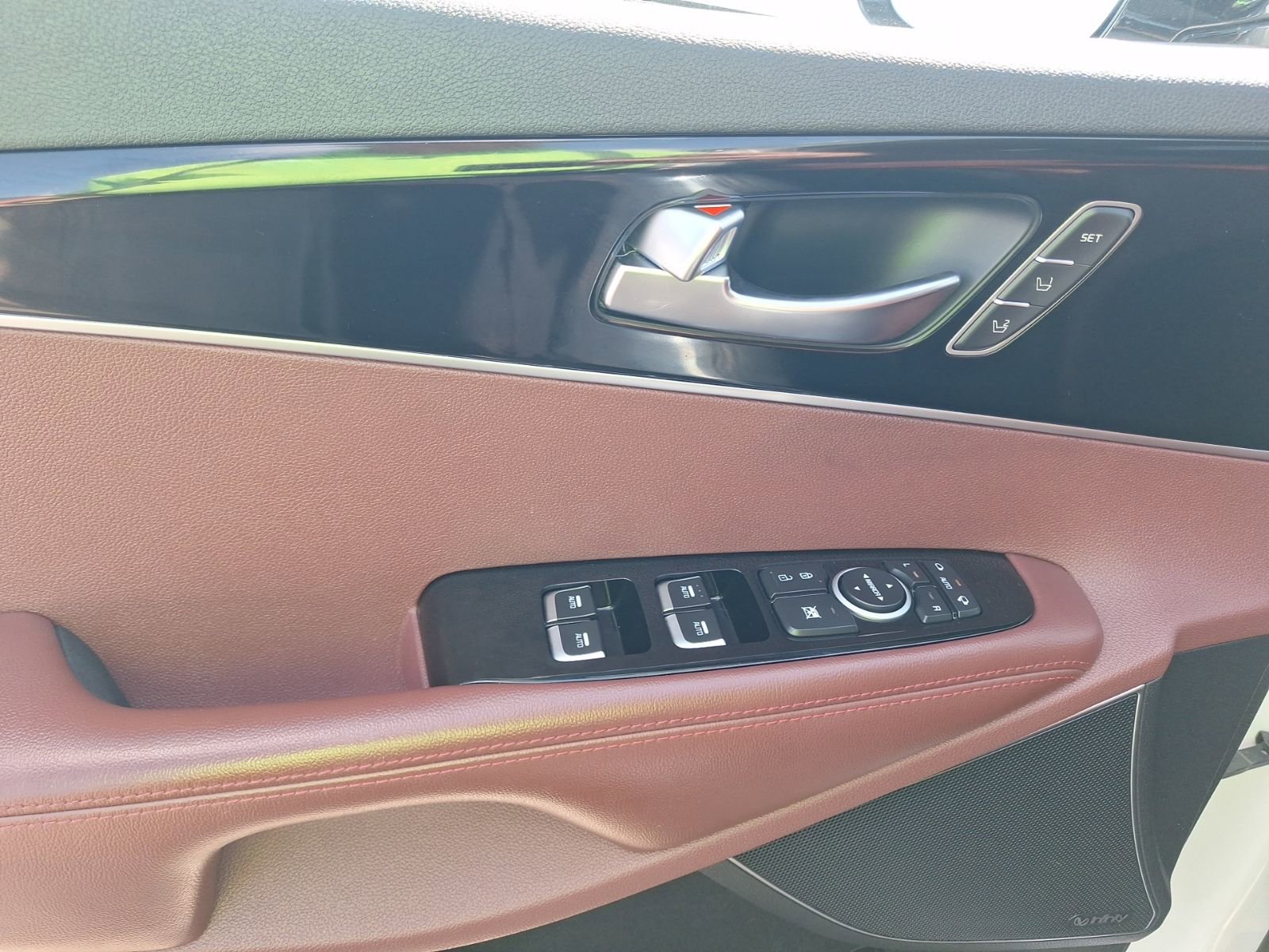 Used 2018 Kia Sorento SX image 18