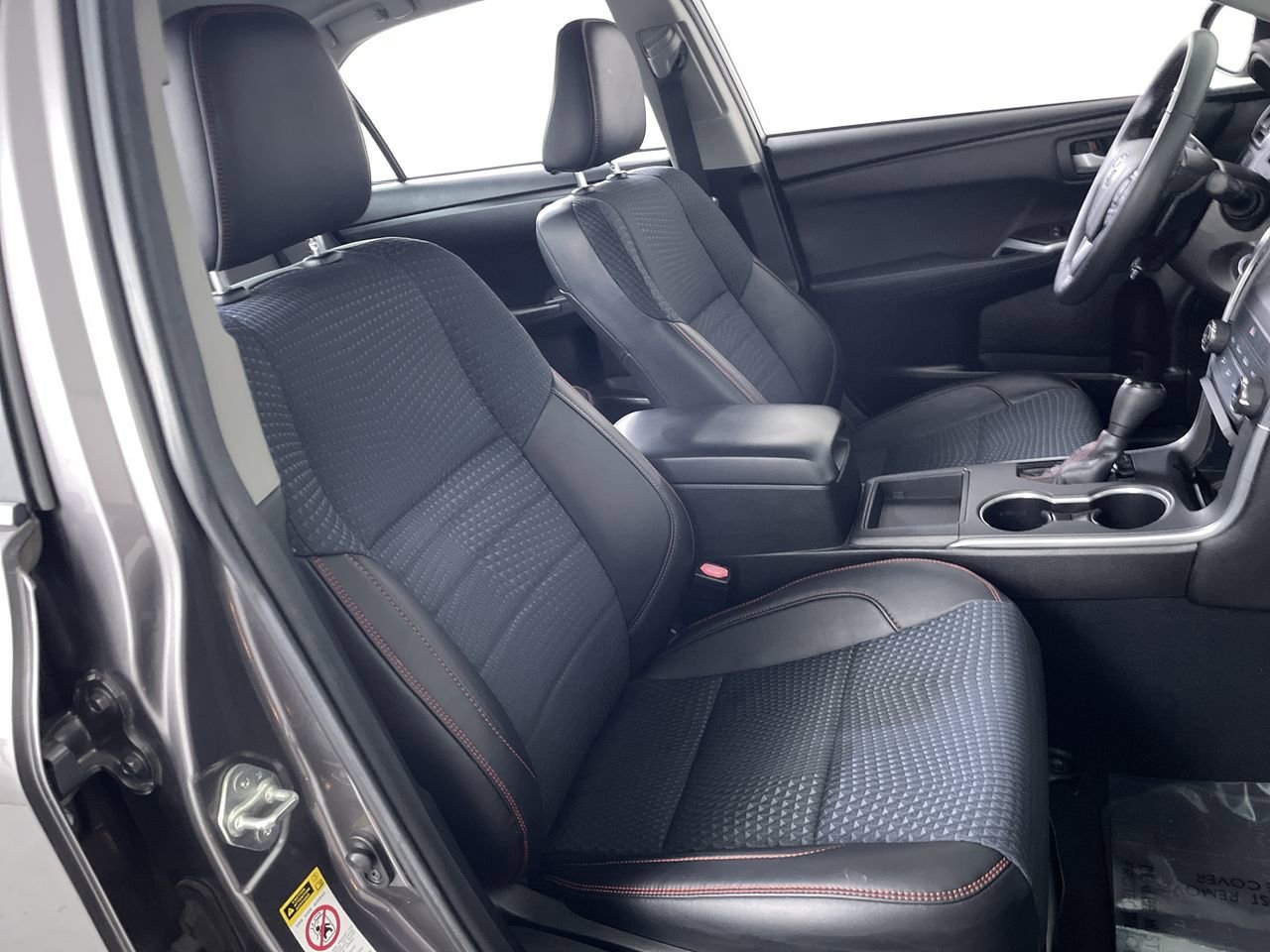 Used 2015 Toyota Camry SE image 22