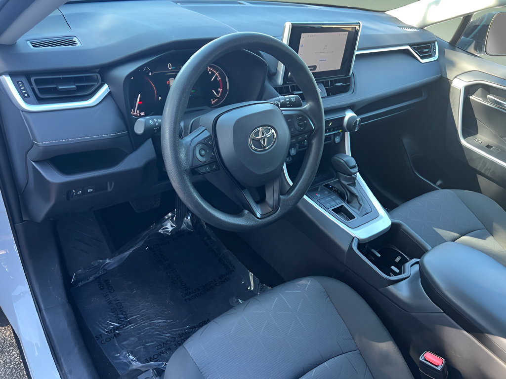 Used 2025 Toyota RAV4 XLE AWD/4WD image 16