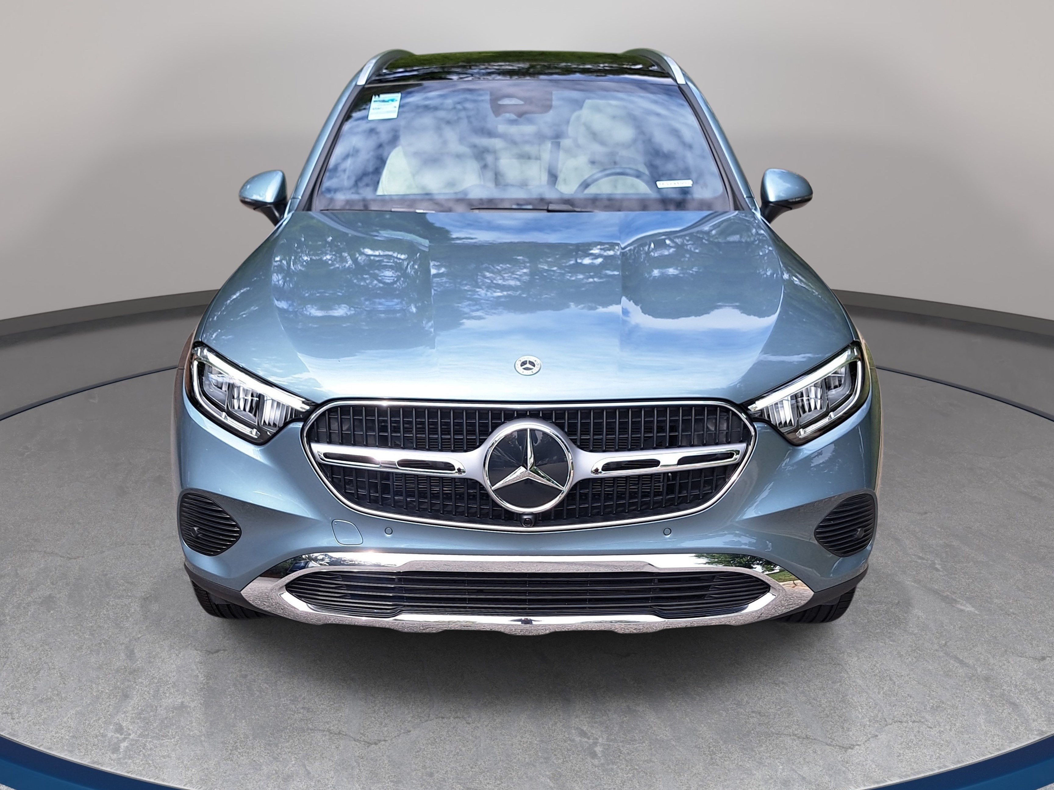 Used 2026 Mercedes-Benz GLC 300 image 2