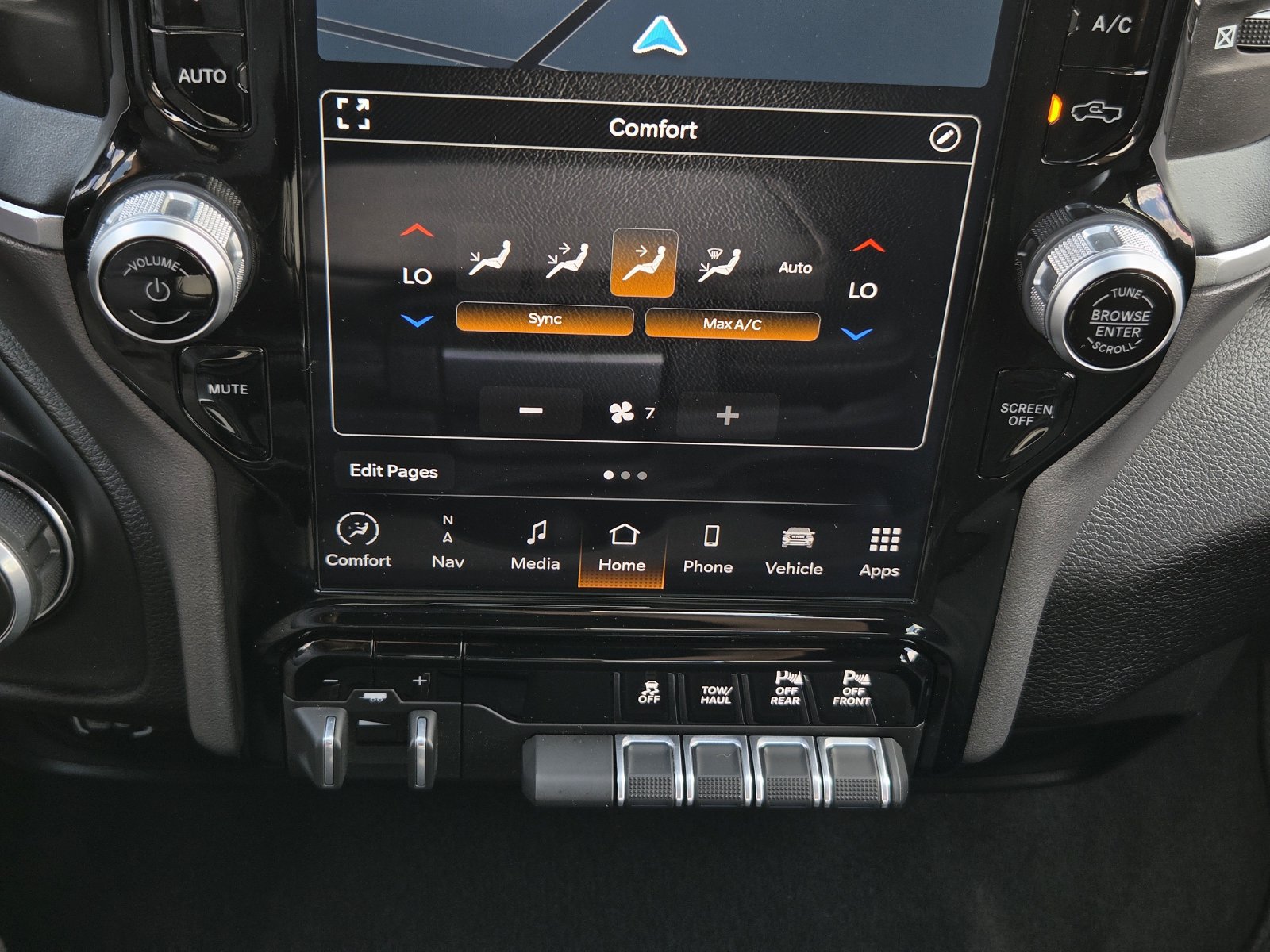 Used 2024 RAM 2500 Big Horn w/ Night Edition AWD/4WD image 19