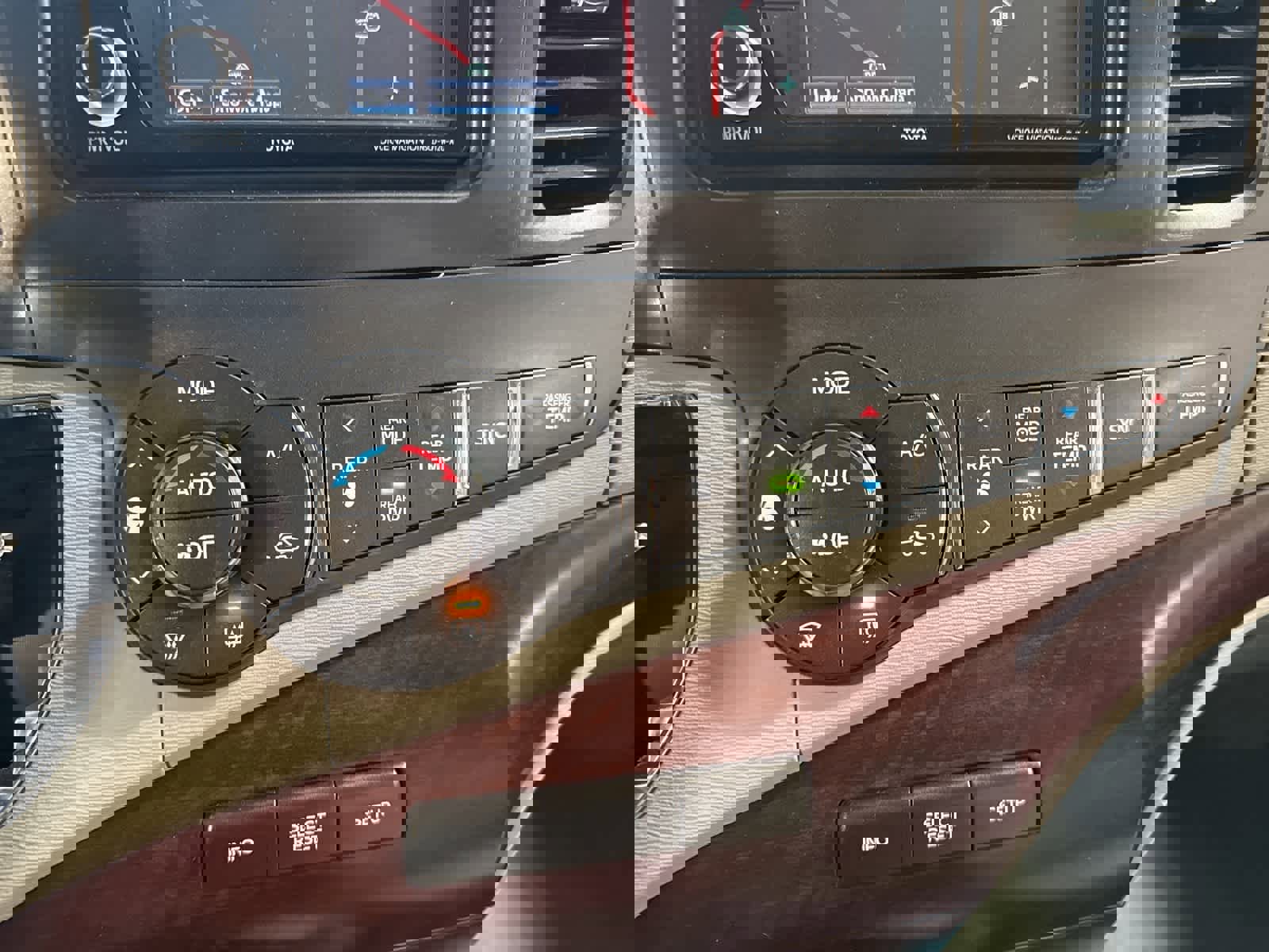 Used 2014 Toyota Sienna XLE image 24