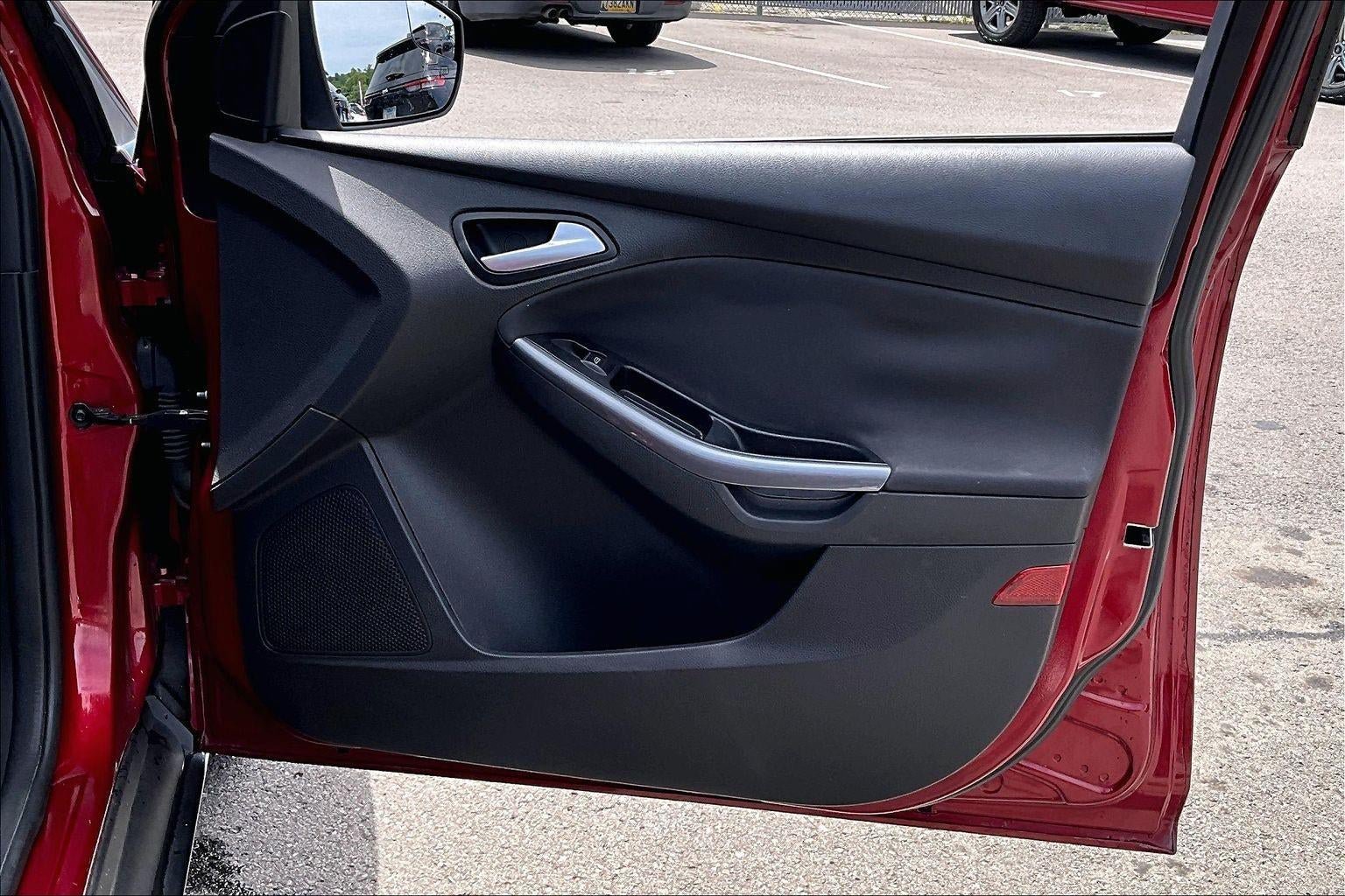 Used 2013 Ford Focus Titanium w/ Titanium Handling Pkg FWD image 23