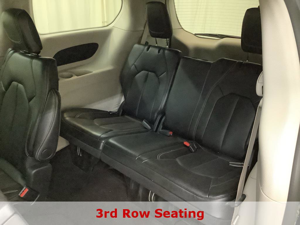 Used 2024 Chrysler Pacifica Touring-L image 12