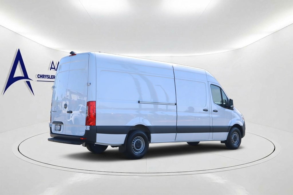 Used 2024 Mercedes-Benz Sprinter 2500 image 4