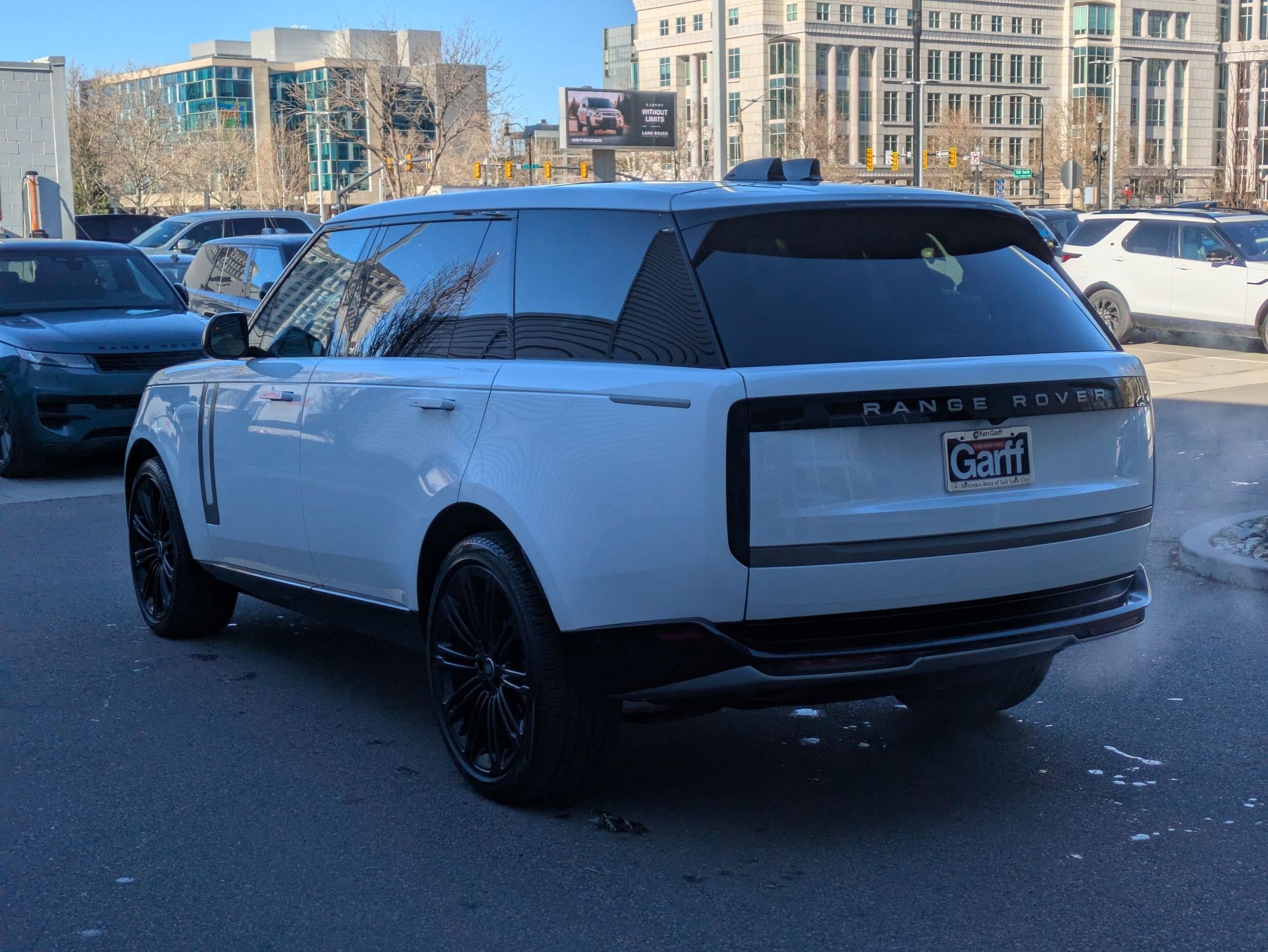 Used 2024 Land Rover Range Rover Long Wheelbase SE image 5