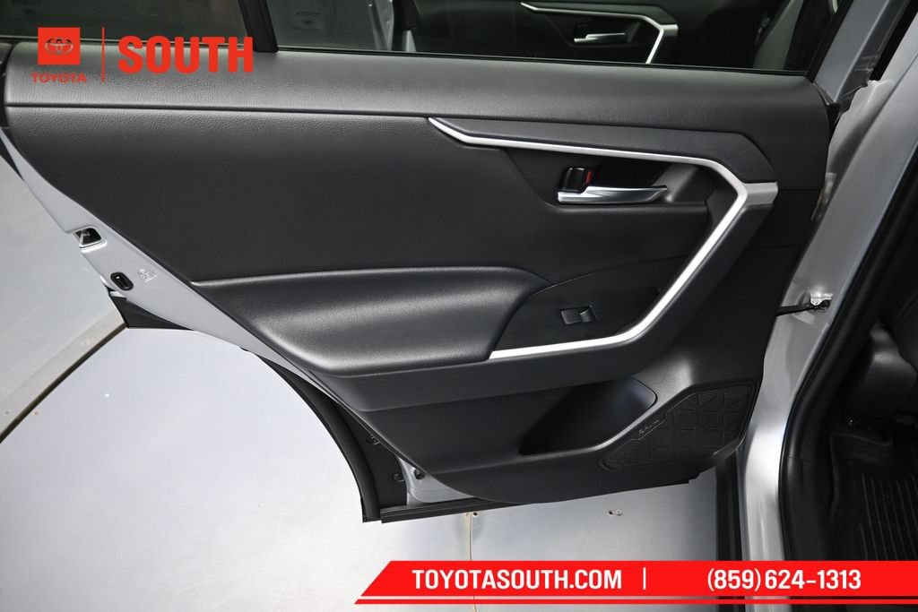 Used 2021 Toyota RAV4 XLE AWD/4WD image 20